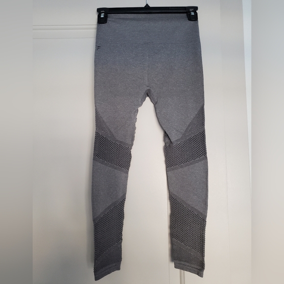 Fabletics Mosaic high waisted 7/8 leggings in grey size XS - Picture 8 of 16